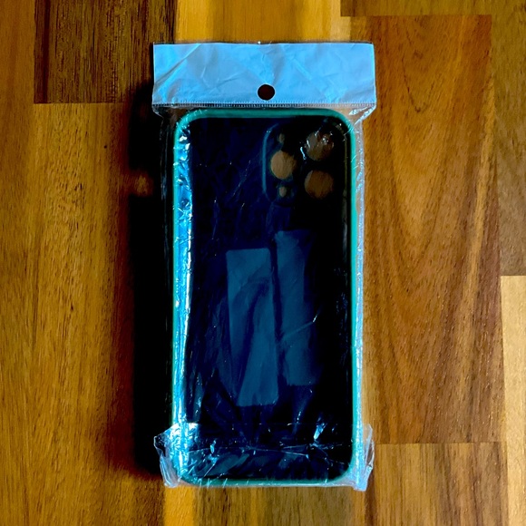 iPhone 14 Pro Max Silicone Cover - Picture 3 of 4